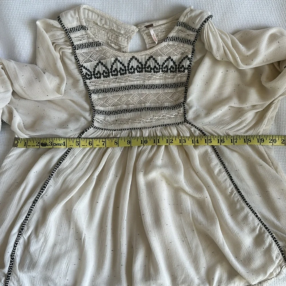 Free People Cream Boho Peasant Blouse 3/4 Sleeves Embroidered Size M Oversized - Picture 7 of 10